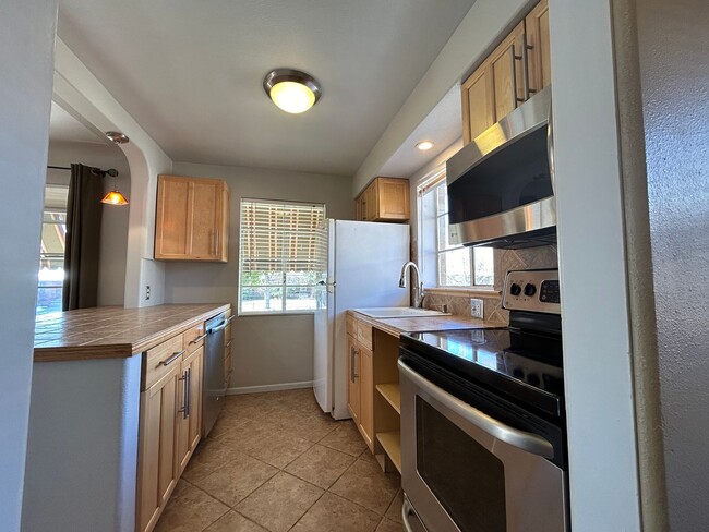 Building Photo - $0 DEPOSIT OPTIONS. CHARMING 4-BEDROOM HOM...