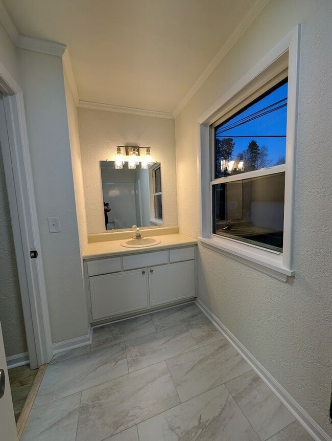 Building Photo - 3720 Fountain Ave