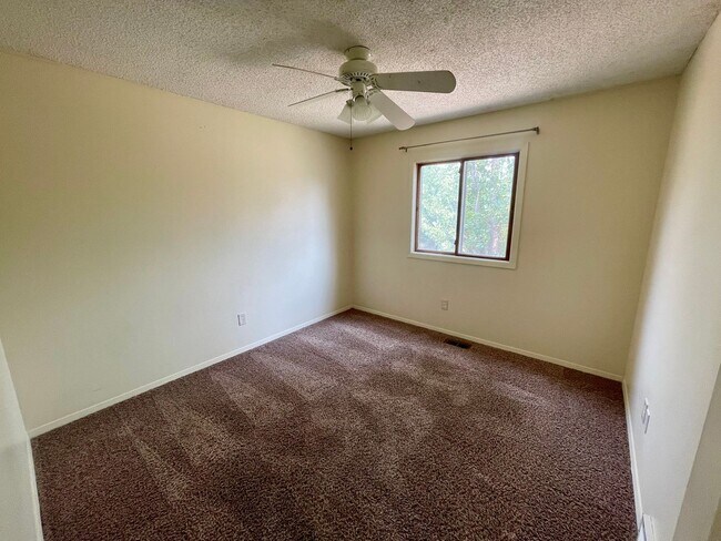 Building Photo - 4 Bed, 2 Bath Loveland, CO Home- Fenced Backyard, A/C, & 2 Car Garage!