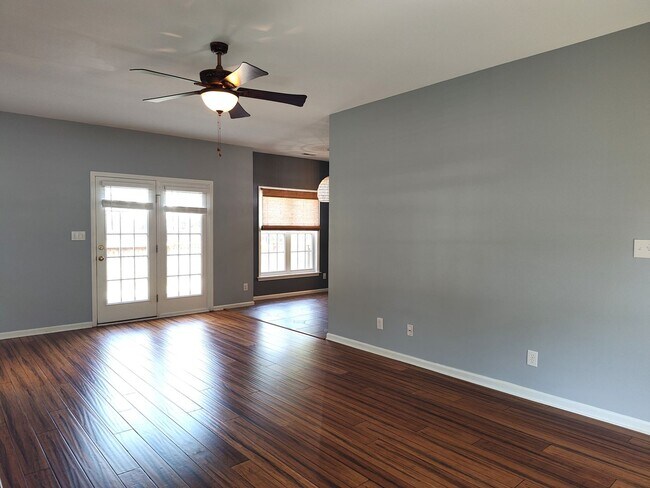 Building Photo - Stunning Corner Lot home located within a cul-de-sac in the Mitchell Glen Community!