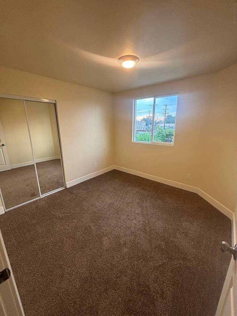 Building Photo - 232 W 91st St