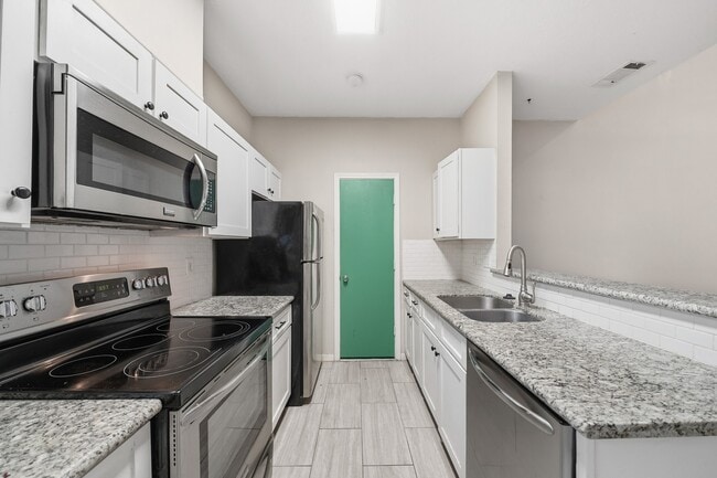 Building Photo - 5113 Lindsay St