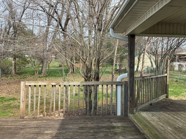 Building Photo - **NEW PRICE**   **New Paint**   **New Carpet**  Ready for YOU!!