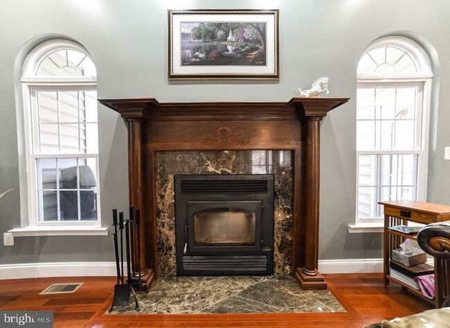 Building Photo - 24900 Fox Run Ln