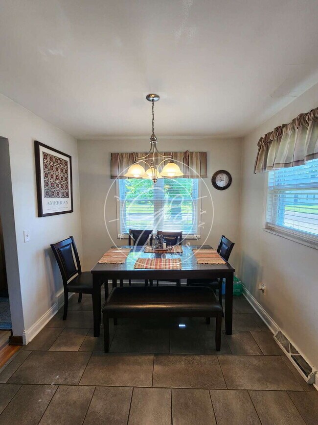 Building Photo - 3 bed 3 bath home for rent near University of Toledo!