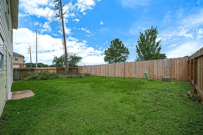 Building Photo - 7203 River Pines Dr