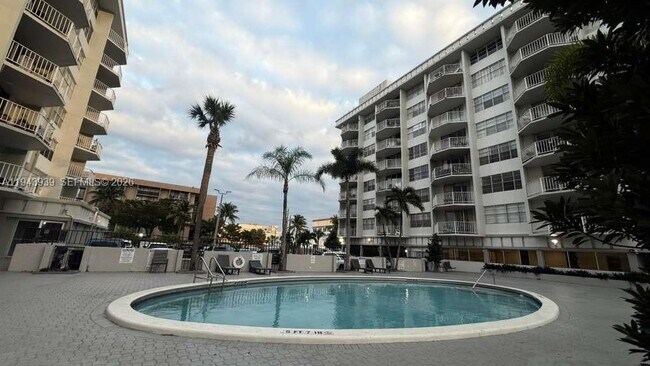 Building Photo - 16740 NE 9th Ave