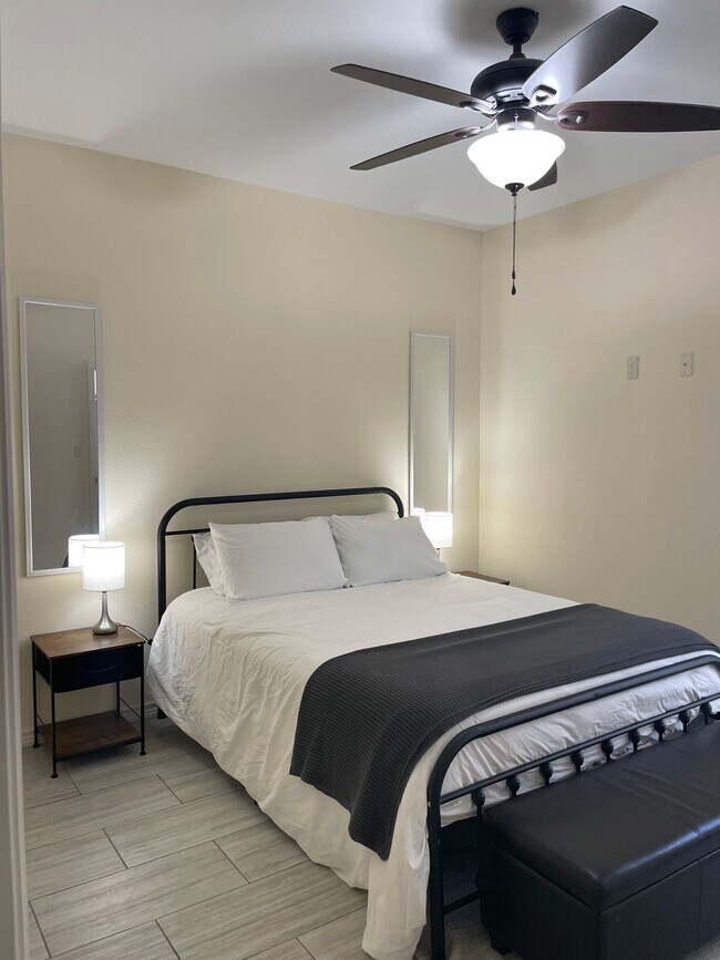Building Photo - 1 bedroom /1 bathroom units available in a brand new complex!  Move in now!!