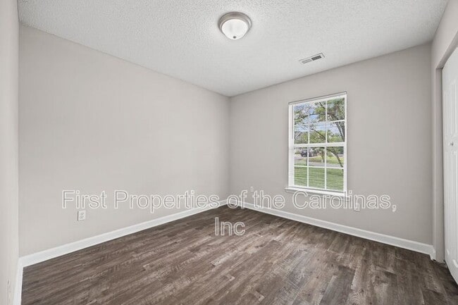 Building Photo - 429 Merry Go Dr