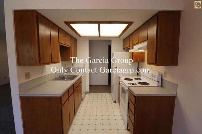 Building Photo - 10634 SW 49th Ave