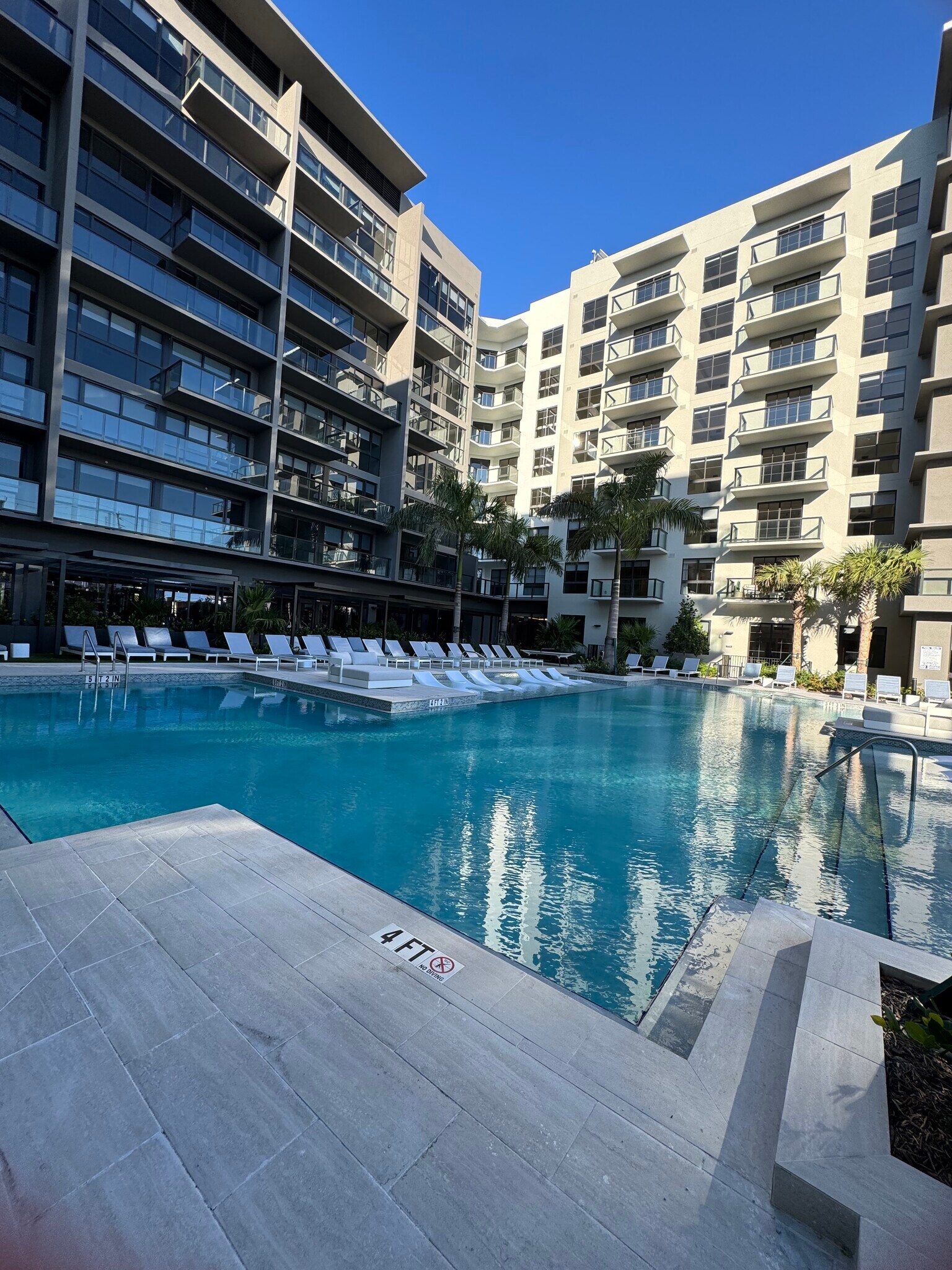 Building Photo - 1640 NE 125th St