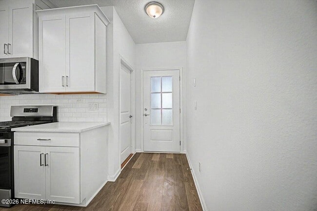 Building Photo - 61 Mellowood Ln