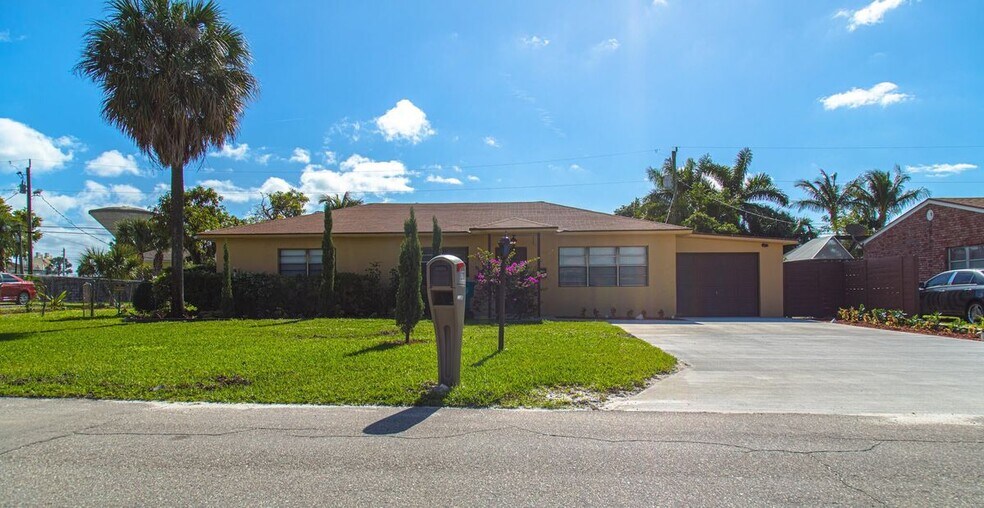 Building Photo - 130 SW 14th Ave