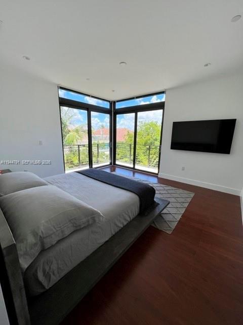 Building Photo - 909 NE 16th Terrace