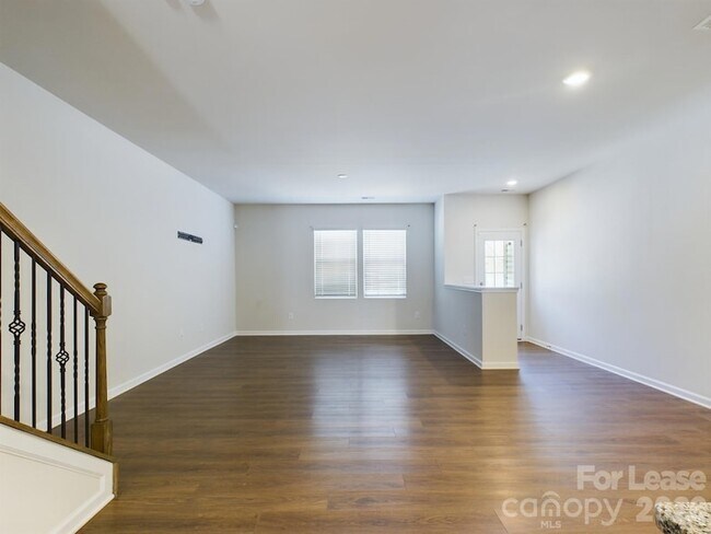 Building Photo - 15611 Country House St