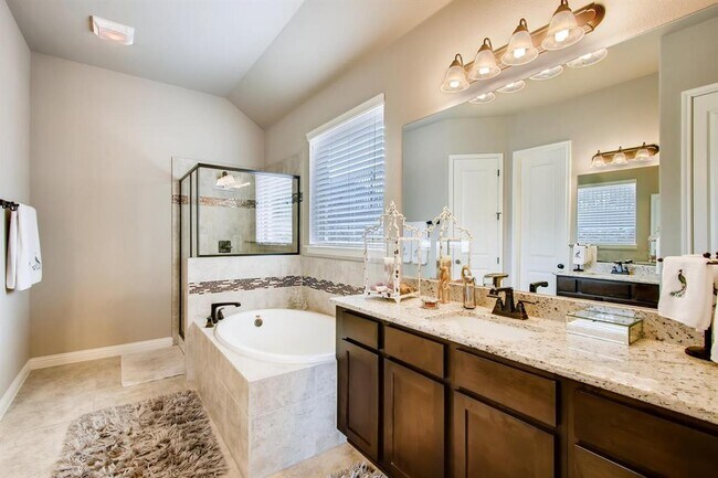 Building Photo - 303 Highland Village Cove