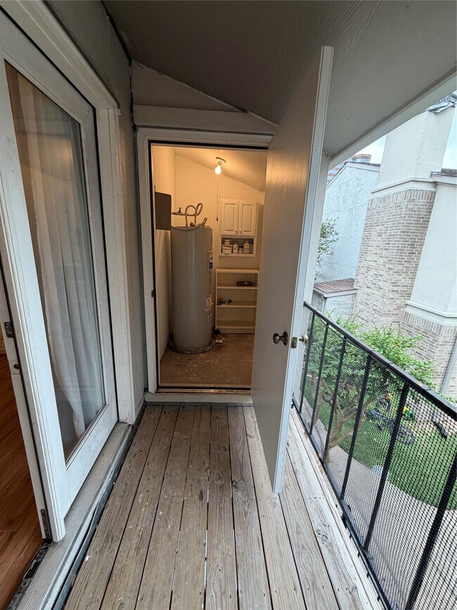 Building Photo - 2425 Augusta Dr