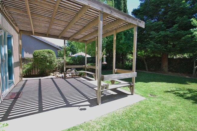 Building Photo - Great home in Elk Grove!
