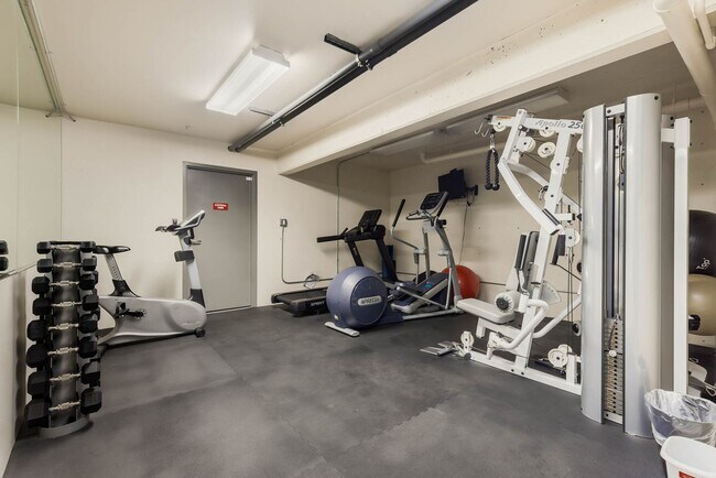 Building Photo - 701 1st Ave N