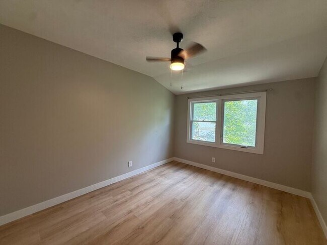 Building Photo - $1,750 | 3 Bedroom, 1 Bathroom | FULLY REMODELED | No Pets | Available for August 1st, 2026 Move in!
