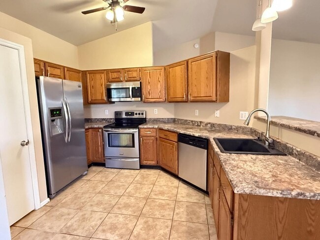 Building Photo - 509 W Ensueno Ct