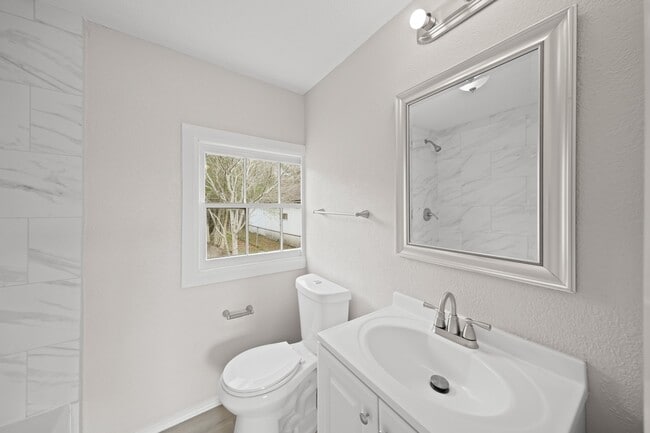 Building Photo - 904 Stubbs St