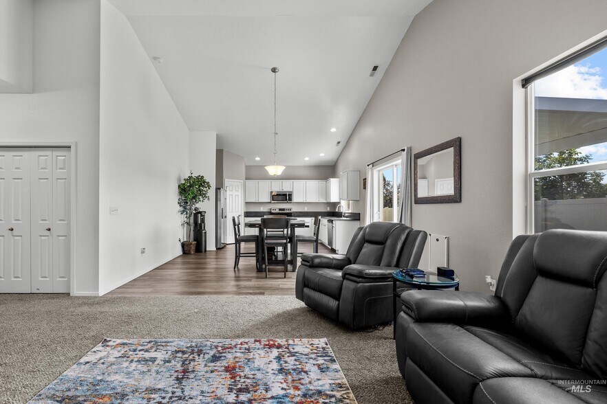 Building Photo - 6743 S Birch Creek Ave