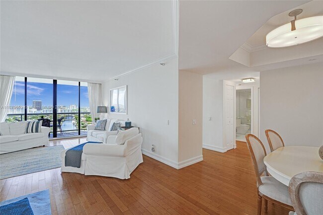 Building Photo - 3640 Yacht Club Dr