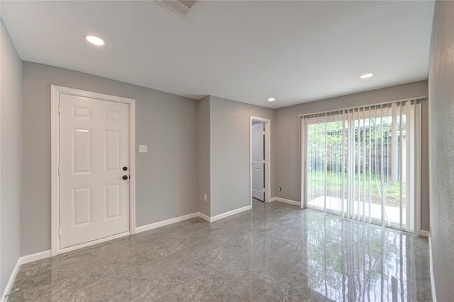 Building Photo - 4545 Bricker St