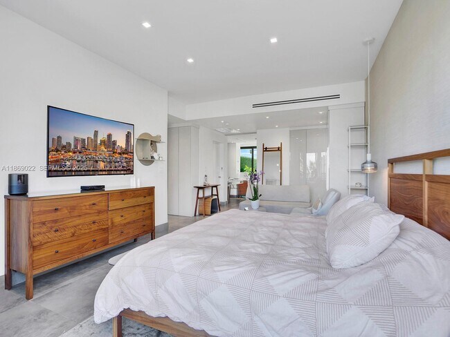 Building Photo - 201 Crandon Blvd