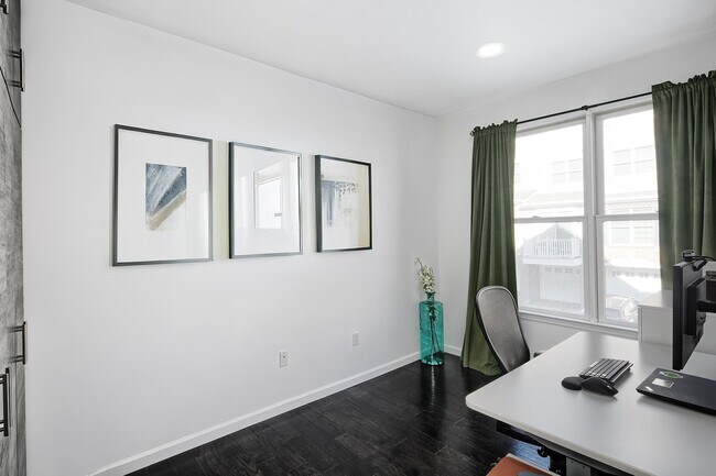 Building Photo - 395 Kingston Ct