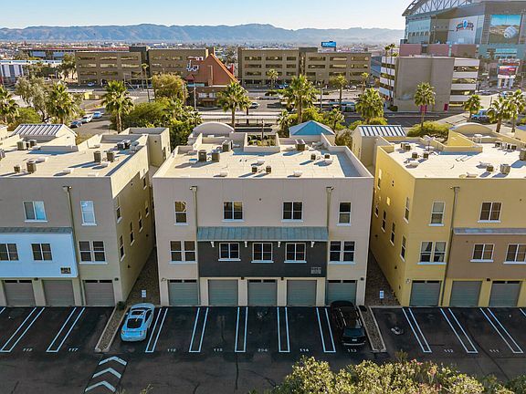 Building Photo - 706 E Washington St