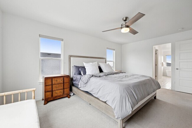 Building Photo - Absolutely Gorgeous Cordera Home