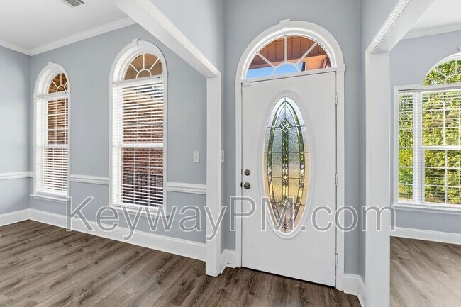 Building Photo - 3011 Old Lodge Rd