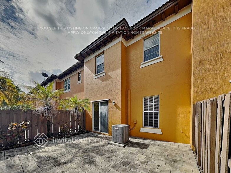 Building Photo - 4432 Arabian Way