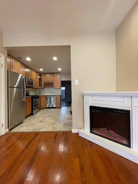 Electric Fireplace in Living Room - 1909 E Boston St