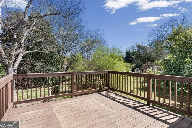 Building Photo - 2815 Carolyn Dr