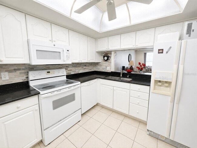 Building Photo - 2616 Cove Cay Dr