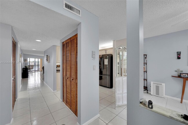 Building Photo - 7250 Fairfax Dr