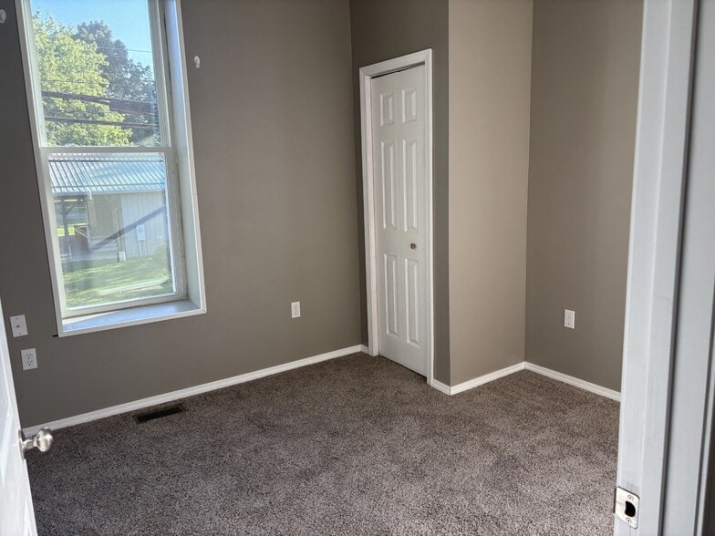 Building Photo - 115 IN-550