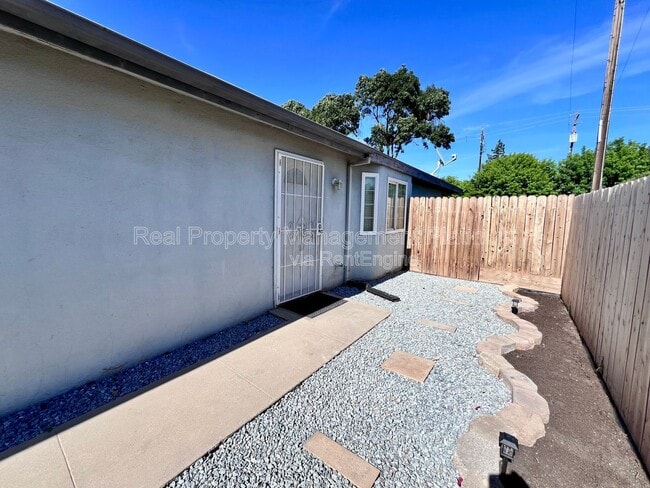 Building Photo - 4244 N Brix Ave