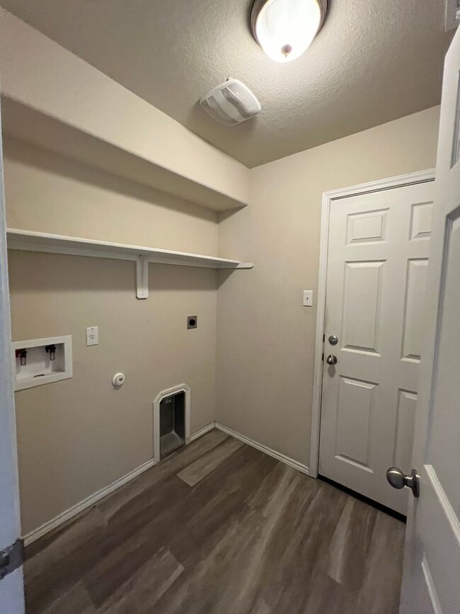 Building Photo - Midway ISD 4 bedroom home