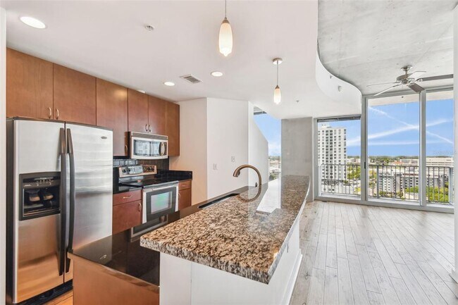 Building Photo - 777 N Ashley Dr