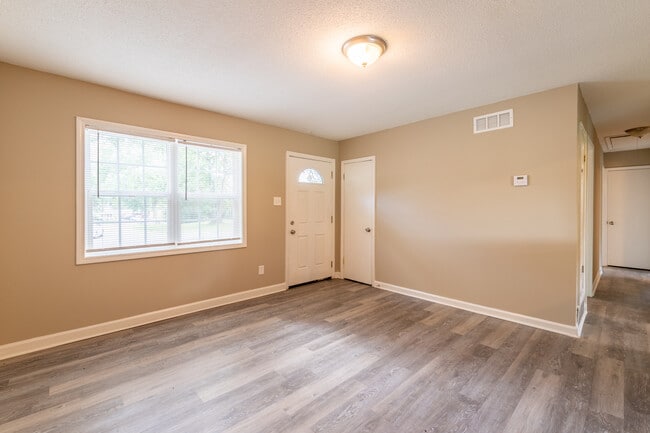 Building Photo - 2248 Colonial Hills Dr