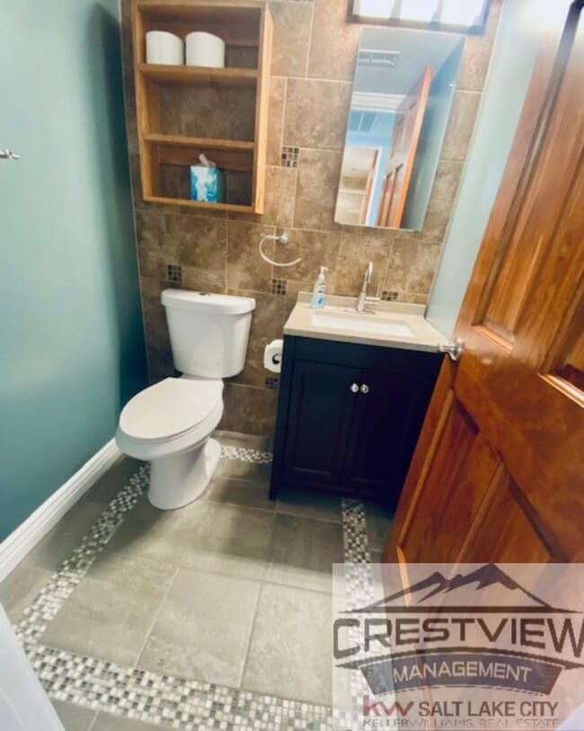 Building Photo - Broadway Condo