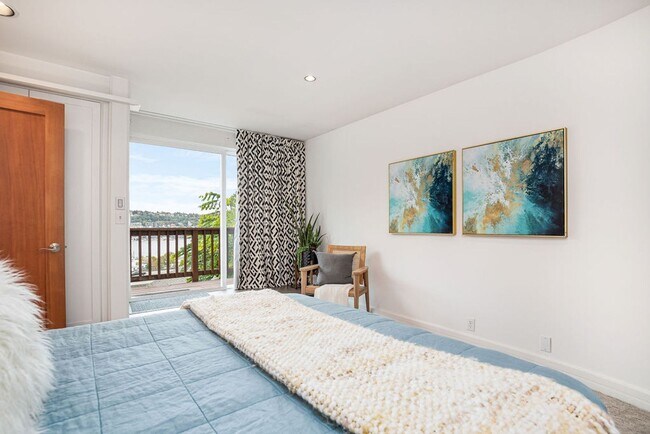 Building Photo - North Capitol Hill One-of-a- Kind Duplex!