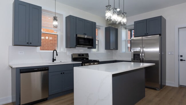 Building Photo - 2036 N Hoyne Ave