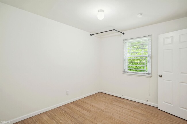 Building Photo - 3 br, 1 bath Triplex - 1616 WILLINGTON ST ...