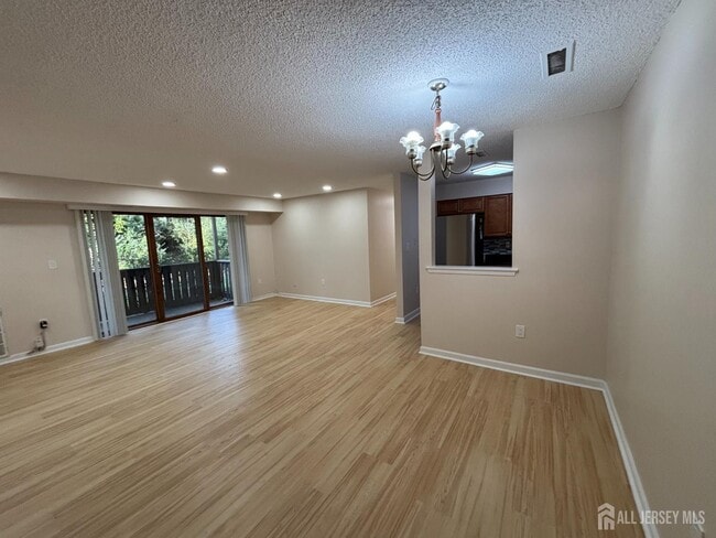 Building Photo - 215 Aspen Dr