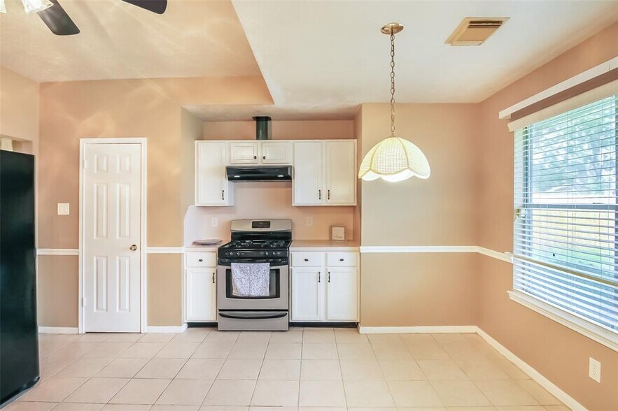Building Photo - 5018 Dawngate Dr